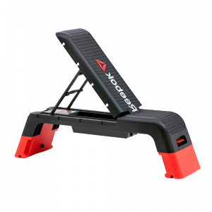 Plataforma de ejercicio Reebok deck en negro y rojo con 2 alturas y 3 posiciones que permiten convertir el step en banco plano.