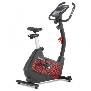 Bicicleta Reebok Zjet 430 en color rojo para entrenamiento cardio, con volante de inercia de 7 kg, consola con pantalla LCD de 5.5 pulgadas, sillín de doble ajuste y pedales de agarre.